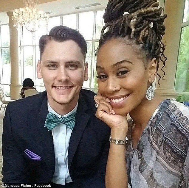 Viral βίντεο: Ο γιατρός γυρνάει το μωρό εγκύου, ζουλώντας της την κοιλιά  | iefimerida.gr 3