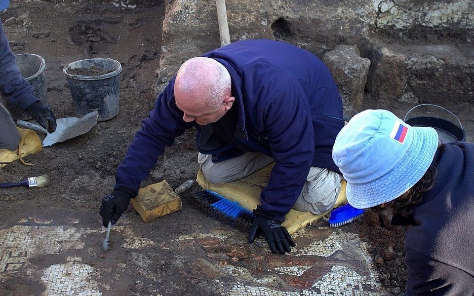 Ισραηλινοί αρχαιολόγοι ανακάλυψαν μωσαϊκό 1.800 ετών [εικόνες] | iefimerida.gr 2