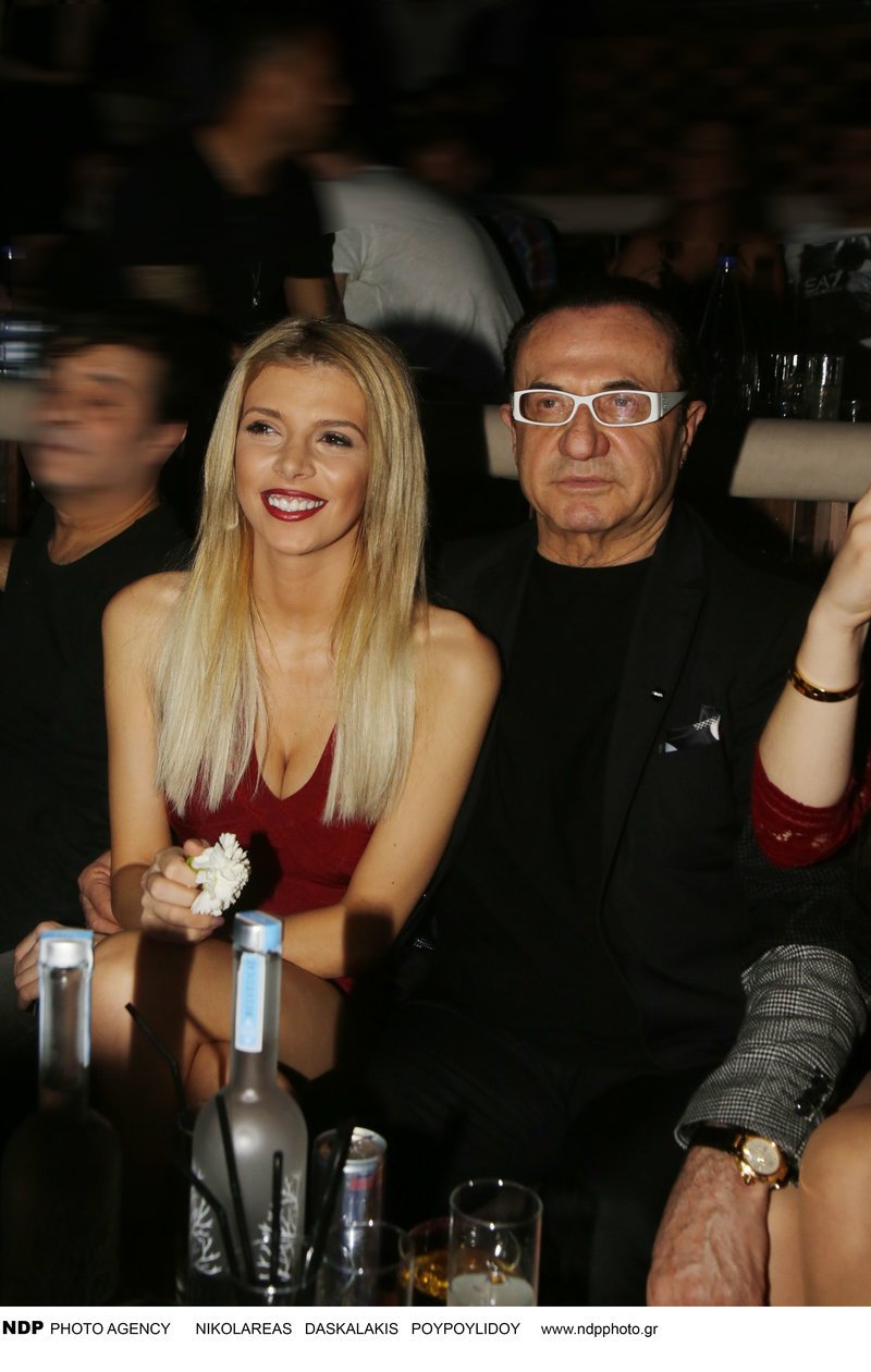 Το κορίτσι της διαφήμισης με τον Τόνι Σφήνο εμφανίστηκε σχεδόν γυμνό σε πρεμιέρα [εικόνες] | iefimerida.gr 3