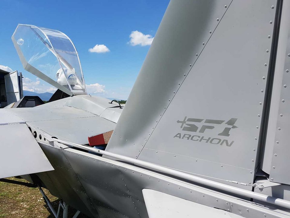 Aστυνομικός έφτιαξε το πρώτο διθέσιο αεροπλάνο στην Ελλάδα -Ηδη ξεκίνησε πτήσεις [εικόνες & βίντεο] | iefimerida.gr 2