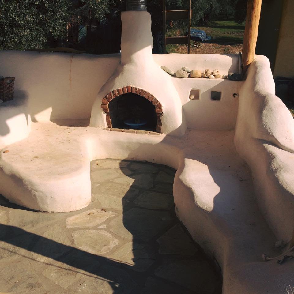 Cob: Δυο Λαρισαίοι φτιάχνουν (κανονικά) σπίτια από άχυρο και πηλό, από 1.500 ευρώ [εικόνες] | iefimerida.gr 17