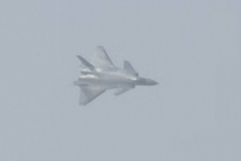 Επιχειρησιακό το νέο stealth μαχητικό Chengdu J-20 της Κίνας [εικόνες & βίντεο]  | iefimerida.gr 0