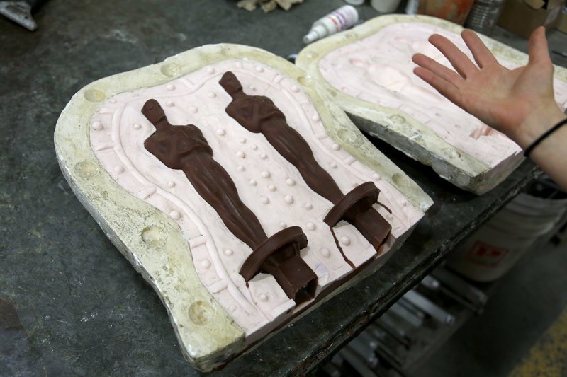 Οσκαρ 2018: Πώς κατασκευάζονται τα φημισμένα αγαλματίδια -Σε ένα χωριουδάκι [εικόνες & βίντεο] | iefimerida.gr 1