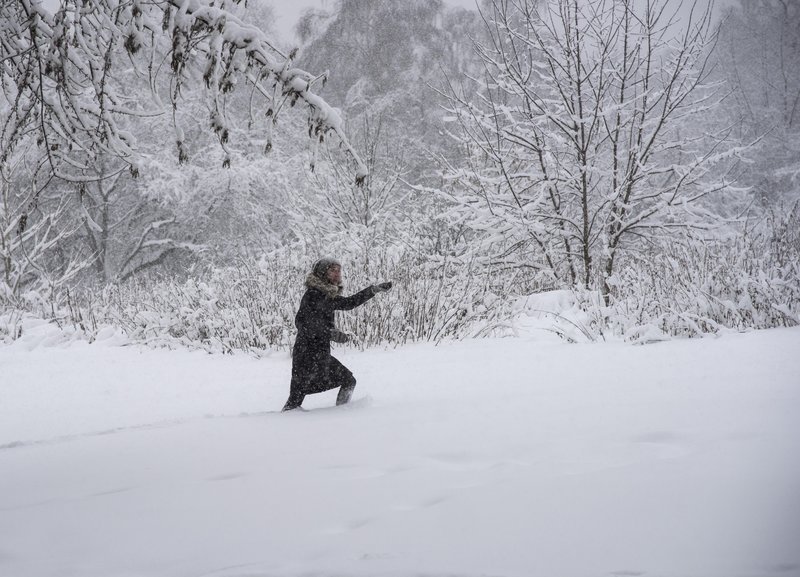 Θάφτηκε κάτω από το χιόνι η Μόσχα –Η σφοδρότερη χιονόπτωση όλων των εποχών [βίντεο] | iefimerida.gr 2