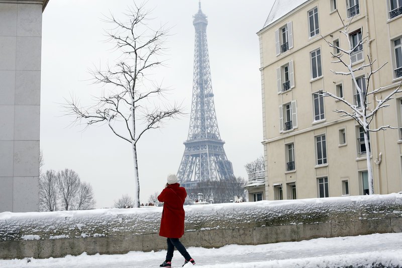 Μία υπέροχη καρτ-ποστάλ το Παρίσι -Ασπρισαν τα πάντα [εικόνες] | iefimerida.gr 3