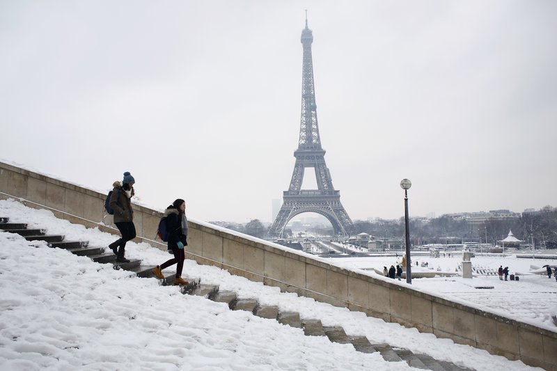 Μία υπέροχη καρτ-ποστάλ το Παρίσι -Ασπρισαν τα πάντα [εικόνες] | iefimerida.gr 0
