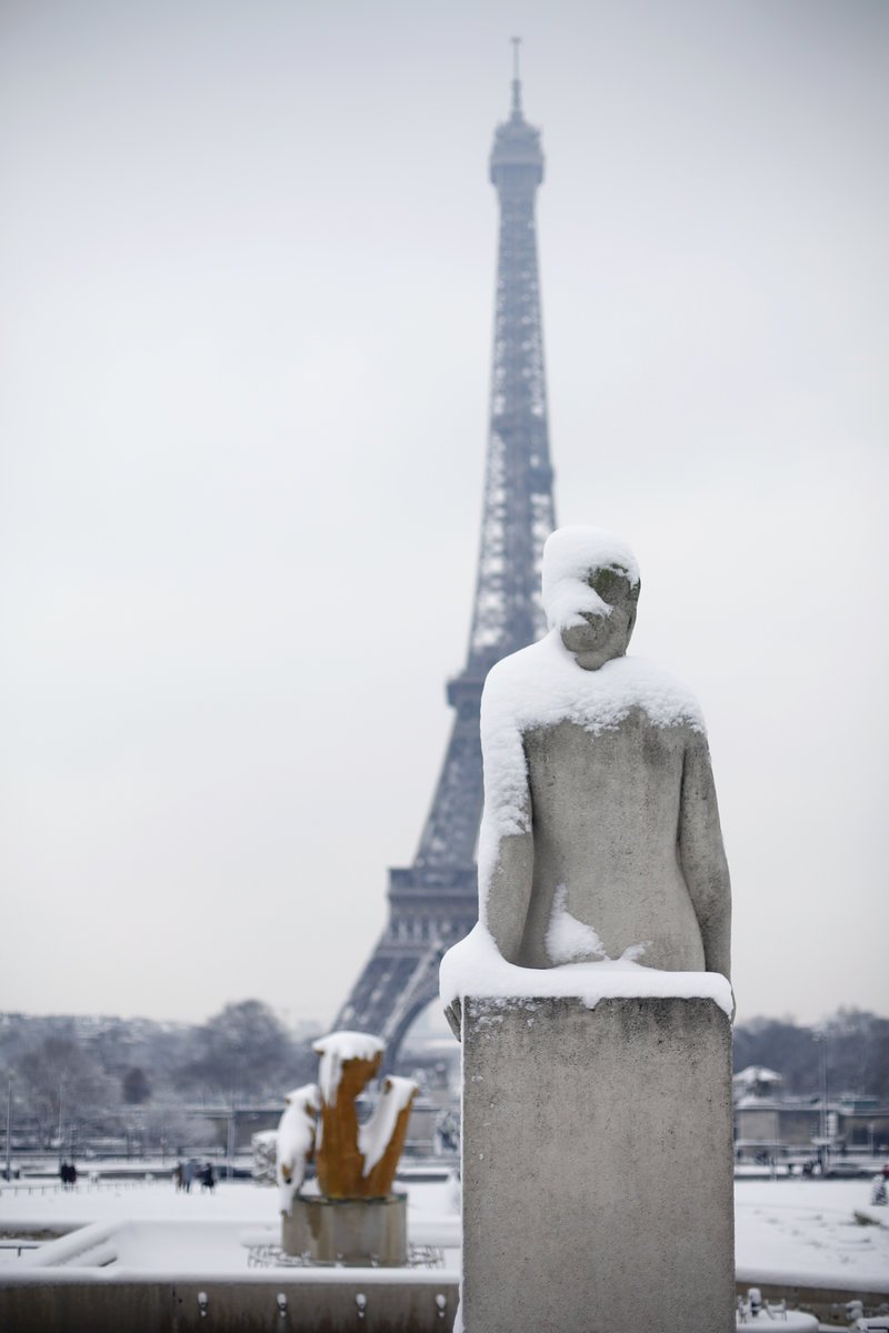 Μία υπέροχη καρτ-ποστάλ το Παρίσι -Ασπρισαν τα πάντα [εικόνες] | iefimerida.gr 2