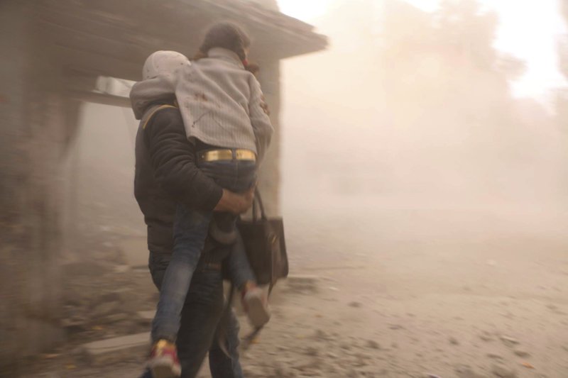 «Ποτάμι» ρέει το αίμα στη Γούτα από το σφυροκόπημα των δυνάμεων του Ασαντ [εικόνες]  | iefimerida.gr 2