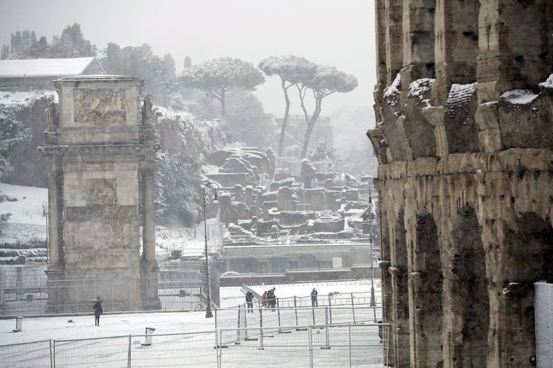 Πρωτοφανής χιονοθύελλα στην Ιταλία, αγνώριστη η Ρώμη ντυμένη στα λευκά! [εικόνες] | iefimerida.gr 8