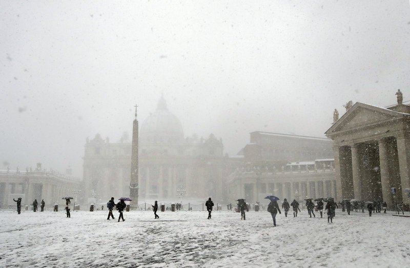 Πρωτοφανής χιονοθύελλα στην Ιταλία, αγνώριστη η Ρώμη ντυμένη στα λευκά! [εικόνες] | iefimerida.gr 10