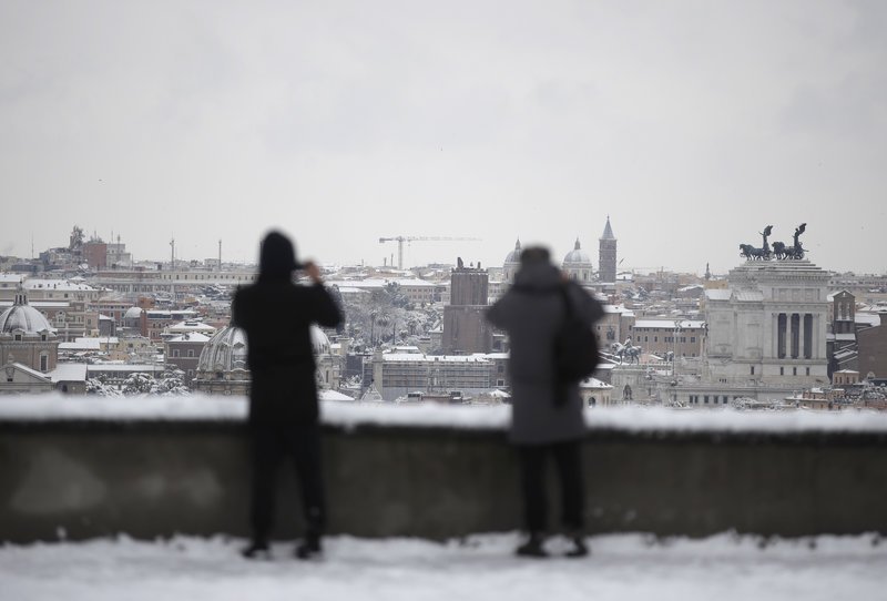 Πρωτοφανής χιονοθύελλα στην Ιταλία, αγνώριστη η Ρώμη ντυμένη στα λευκά! [εικόνες] | iefimerida.gr 12