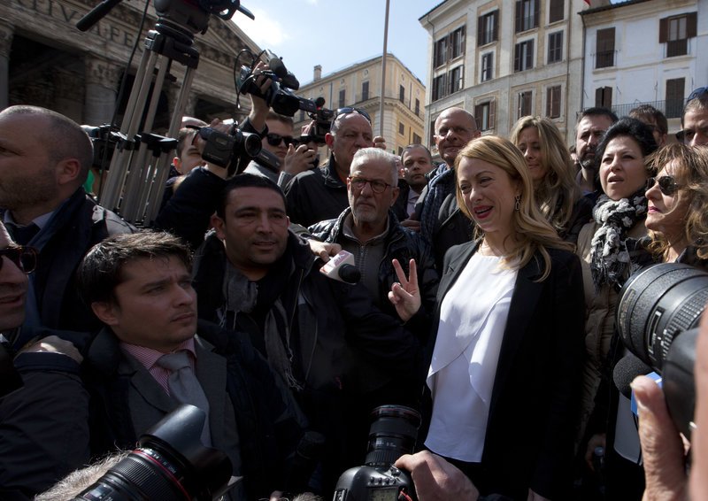 Τζόρτζια Μελόνι: 40άρα ακροδεξιά, ονειρεύεται να γίνει πρωθυπουργός της Ιταλίας [εικόνες] | iefimerida.gr 2