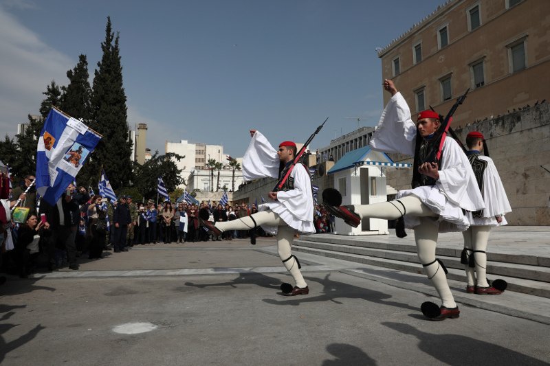 Το συλλαλητήριο της Αθήνας μέσα από φωτογραφίες του Associated Press [εικόνες]  | iefimerida.gr 2