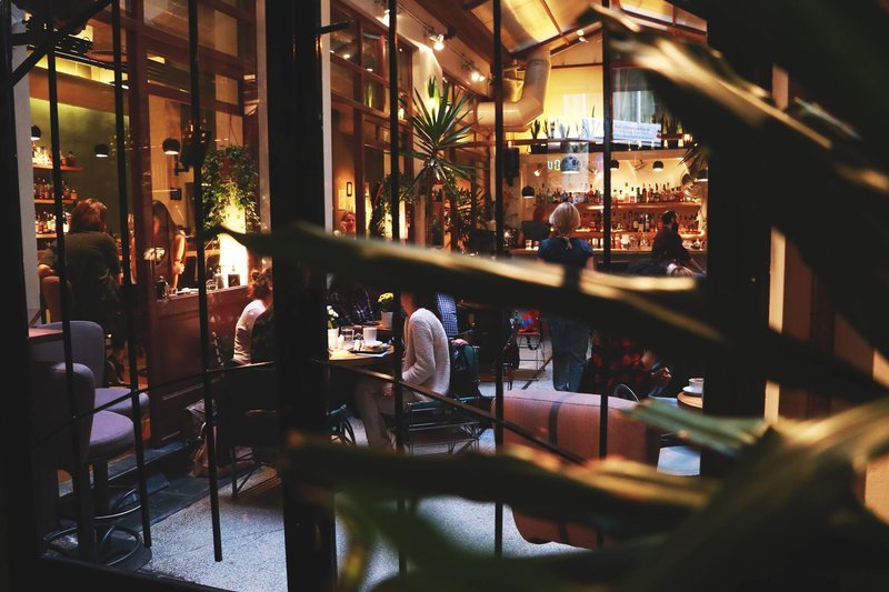 10 γνωστά-άγνωστα κρυφά μπαρ της Αθήνας ιδανικά για τον Αγιο Βαλεντίνο -Απόμερα, ρετρό και ρομαντικά [εικόνες] | iefimerida.gr 4