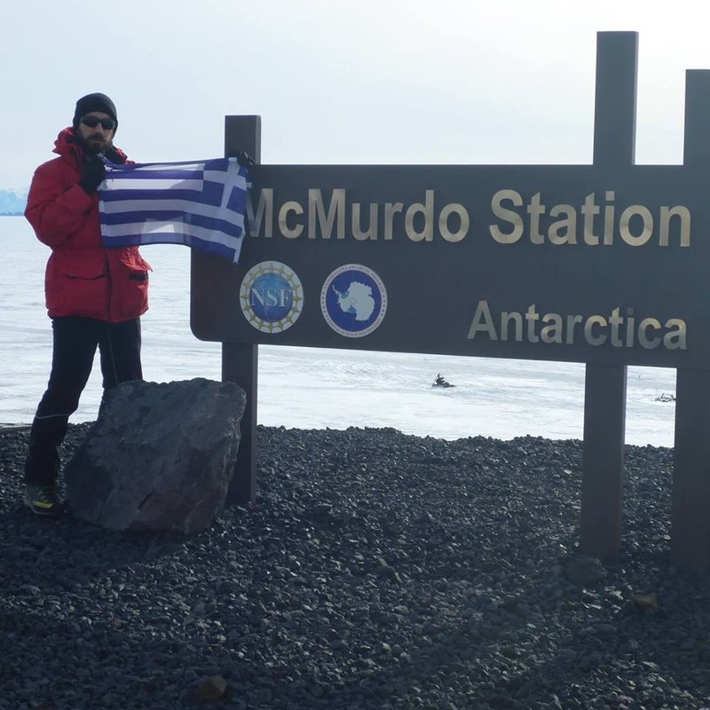 Ο Ελληνας που γύρισε με γεμάτα χέρια από την Ανταρκτική -Στην αποστολή της NASA βρήκε 263 μετεωρίτες [εικόνες] | iefimerida.gr 1