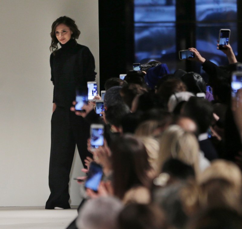 Πιστή αντιγραφή: Εξι φορές που η Μέγκαν Μαρκλ έχει ντυθεί ακριβώς όπως η Βικτόρια Μπέκαμ [εικόνες] | iefimerida.gr 0