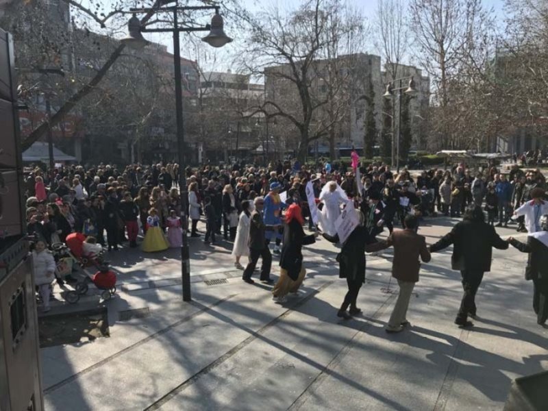 Ξέφρενο γλέντι στην Λάρισα -Γιόρτασαν τα «μπουλούκια» [εικόνες & βίντεο] | iefimerida.gr 5