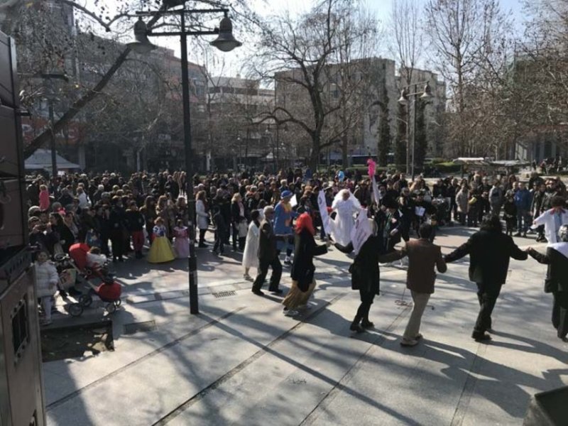 Ξέφρενο γλέντι στην Λάρισα -Γιόρτασαν τα «μπουλούκια» [εικόνες & βίντεο] | iefimerida.gr 4