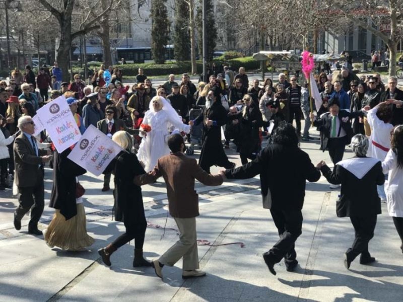 Ξέφρενο γλέντι στην Λάρισα -Γιόρτασαν τα «μπουλούκια» [εικόνες & βίντεο] | iefimerida.gr 3
