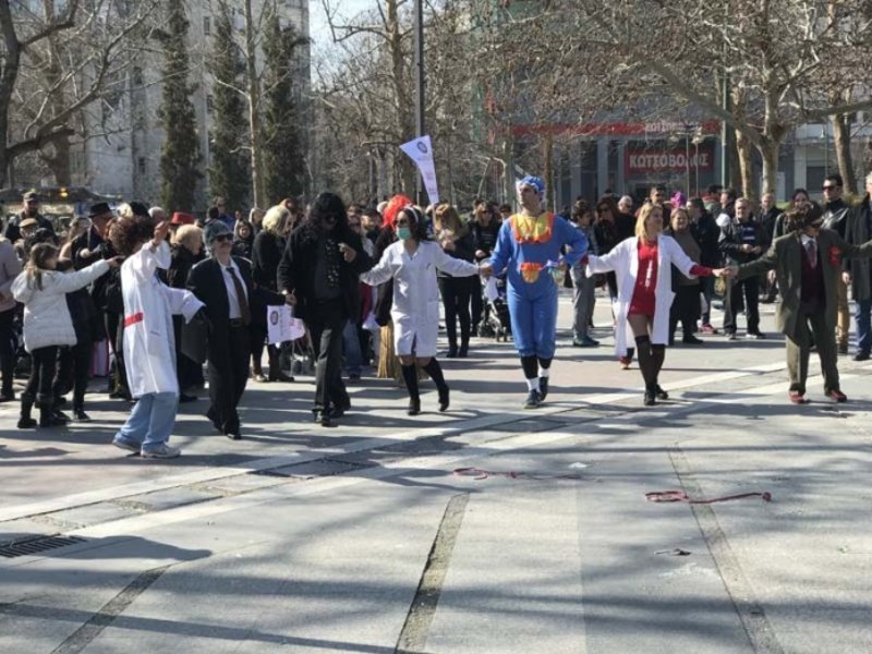 Ξέφρενο γλέντι στην Λάρισα -Γιόρτασαν τα «μπουλούκια» [εικόνες & βίντεο] | iefimerida.gr 1