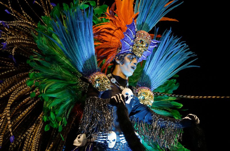 Φαντασμαγορικό το καρναβάλι του Ρίο –Ατελείωτη σάμπα και σέξι Βραζιλιάνες [εικόνες] | iefimerida.gr 2