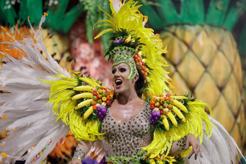 Φαντασμαγορικό το καρναβάλι του Ρίο –Ατελείωτη σάμπα και σέξι Βραζιλιάνες [εικόνες] | iefimerida.gr 5
