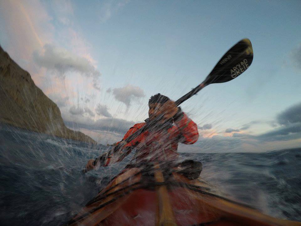 Εκανε τον γύρο της Κρήτης με καγιάκ σε 39 μέρες- Μοναδικές εικόνες από το ταξίδι του [εικόνες & βίντεο] | iefimerida.gr 13