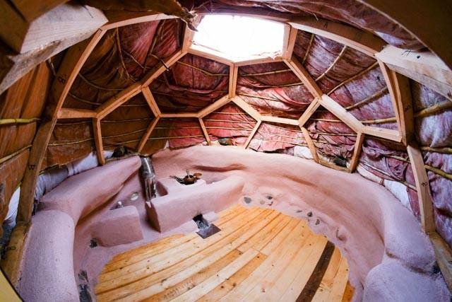 Cob: Δυο Λαρισαίοι φτιάχνουν (κανονικά) σπίτια από άχυρο και πηλό, από 1.500 ευρώ [εικόνες] | iefimerida.gr 12