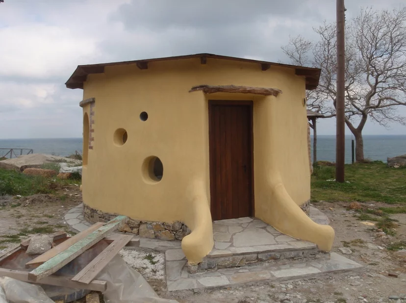 Cob: Δυο Λαρισαίοι φτιάχνουν (κανονικά) σπίτια από άχυρο και πηλό, από 1.500 ευρώ [εικόνες] | iefimerida.gr 2