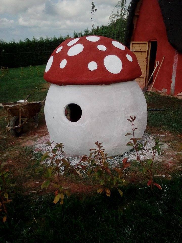 Cob: Δυο Λαρισαίοι φτιάχνουν (κανονικά) σπίτια από άχυρο και πηλό, από 1.500 ευρώ [εικόνες] | iefimerida.gr 11