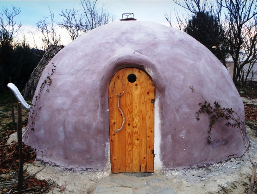 Cob: Δυο Λαρισαίοι φτιάχνουν (κανονικά) σπίτια από άχυρο και πηλό, από 1.500 ευρώ [εικόνες] | iefimerida.gr 0