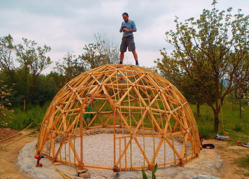 Cob: Δυο Λαρισαίοι φτιάχνουν (κανονικά) σπίτια από άχυρο και πηλό, από 1.500 ευρώ [εικόνες] | iefimerida.gr 4