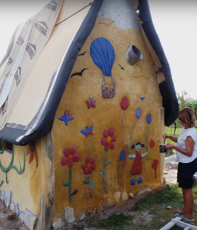 Cob: Δυο Λαρισαίοι φτιάχνουν (κανονικά) σπίτια από άχυρο και πηλό, από 1.500 ευρώ [εικόνες] | iefimerida.gr 1