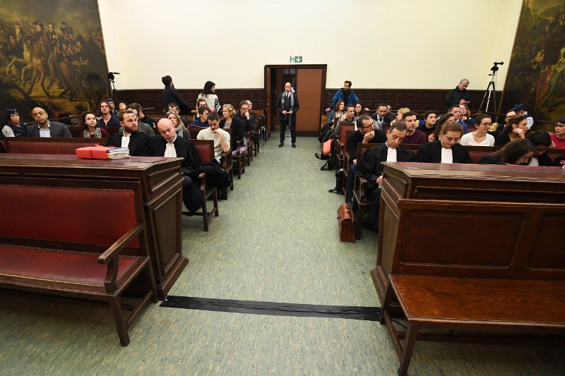Στο δικαστήριο ο μακελάρης του Παρισιού: Δεν σας φοβάμαι, έχω πίστη στον Αλλάχ | iefimerida.gr 0