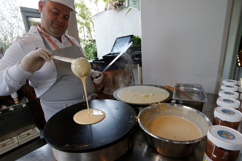 Η πιο προληπτική μέρα της Γαλλίας είναι σήμερα και τη γιορτάζουν με... κρέπες | iefimerida.gr 0