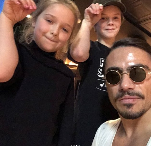 Οι Μπέκαμ ξετρελάθηκαν με τον Salt Bae και τους μαθαίνει την κίνηση με το αλάτι [βίντεο] | iefimerida.gr 0