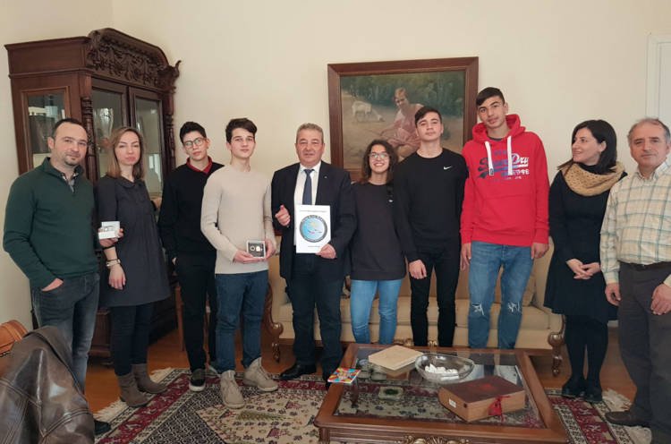 Μαθητής από την Ξάνθη κέρδισε το 1ο βραβείο λογοτύπου στο ευρωπαϊκό πρόγραμμα Erasmus+ [εικόνες] | iefimerida.gr 1