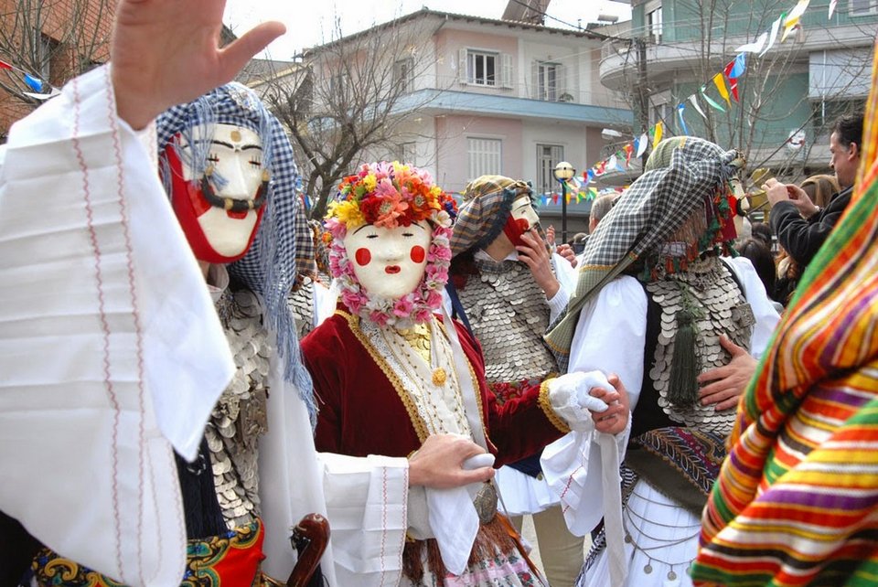 Τι απαγόρευε η αστυνομία τις Απόκριες του 1958 -Μάσκες, κομφετί, άσεμνα θεάματα [εικόνες] | iefimerida.gr 3