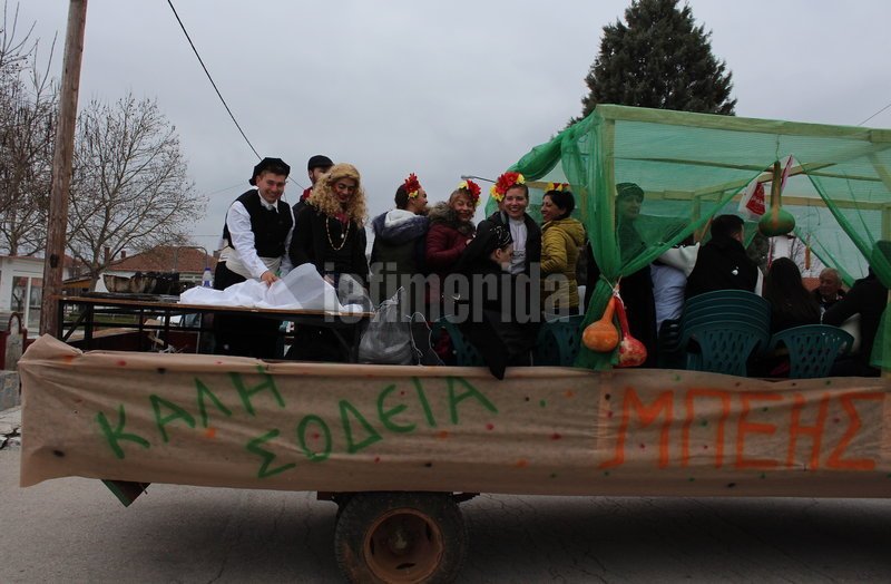 Το iefimerida στον ακριτικό Εβρο – Το αποκριάτικο έθιμο του «Μπέη» στο χωριό Κόμαρα [εικόνες] | iefimerida.gr 4