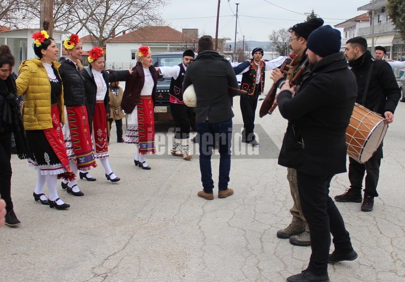 Το iefimerida στον ακριτικό Εβρο – Το αποκριάτικο έθιμο του «Μπέη» στο χωριό Κόμαρα [εικόνες] | iefimerida.gr 2