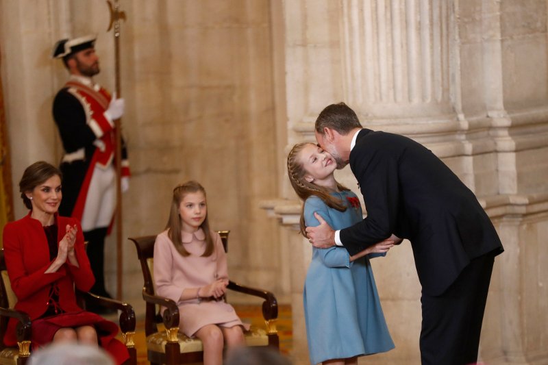 Ο Φελίπε εξηγεί στην κόρη του, Λεονόρ, ότι θα γίνει η επόμενη βασίλισσα της Ισπανίας [εικόνες] | iefimerida.gr 1