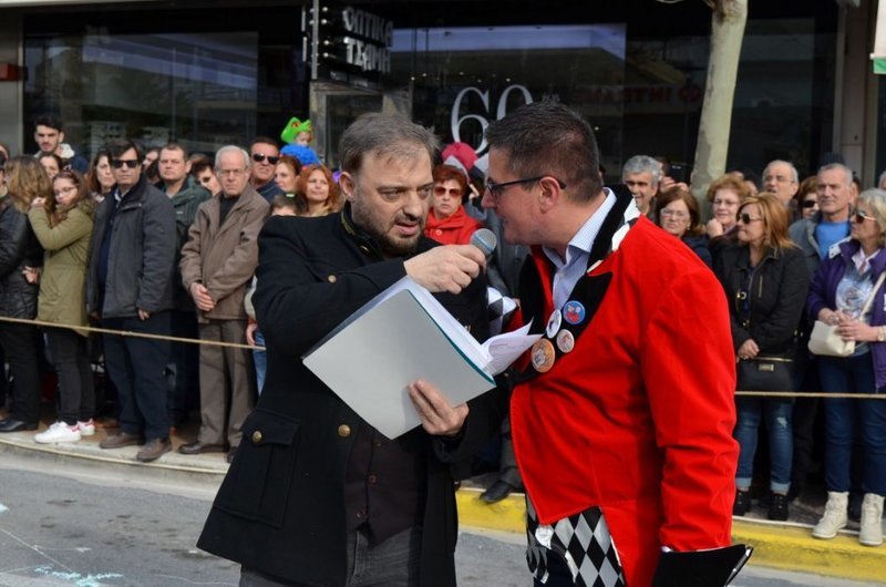 Καλαμάτα: Πυρ και μανία ο Φερεντίνος με καρναβαλιστές -Εφυγε και άφησε στη μέση την παρουσίαση [βίντεο] | iefimerida.gr 3