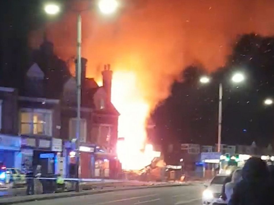 Τέσσερις νεκροί από τεράστια έκρηξη που ισοπέδωσε κτίριο στο Λέστερ [βίντεο]  | iefimerida.gr 0