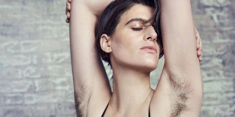 Ανδρας με τεράστιο στήθος -Ιδιαίτερο μοντέλο ποζάρει στο περιοδικό Diva [εικόνες] | iefimerida.gr 4