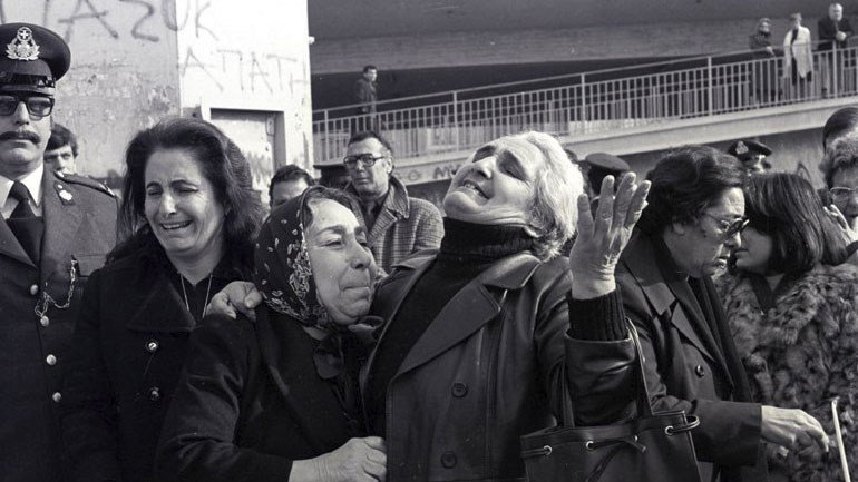 Ολυμπιακός: 37 χρόνια από την τραγωδία της Θύρας 7 -«Πάντα παρόντες οι 21 νεκροί» [εικόνες & βίντεο] | iefimerida.gr 2