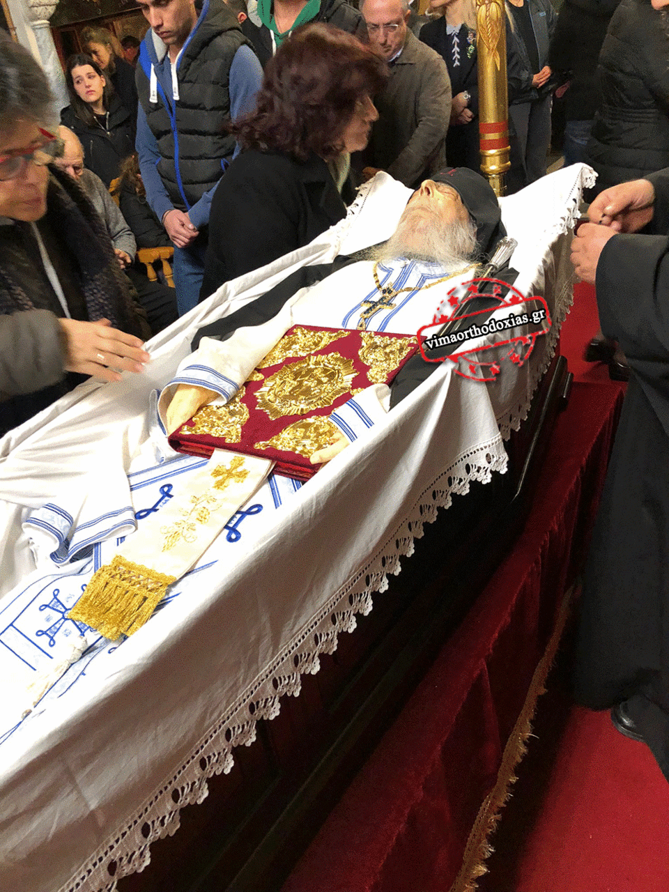 Λαύριο: Ολονύχτιο λαϊκό προσκύνημα στον γέροντα Νεκτάριο Βιτάλη [εικόνες & βίντεο] | iefimerida.gr 0