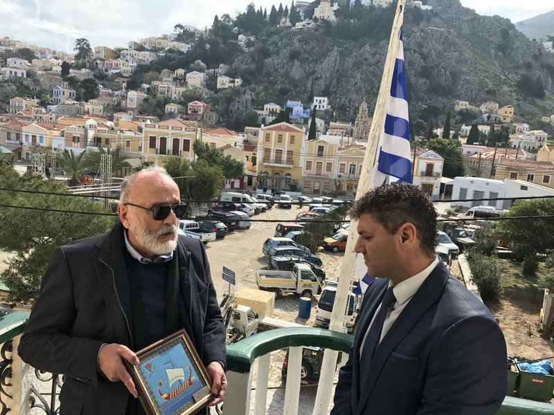 Σε Σύμη και Στρογγυλή ο Κουρουμπλής -«Eδώ ξεκινάει η Ελλάδα» [εικόνες] | iefimerida.gr 1