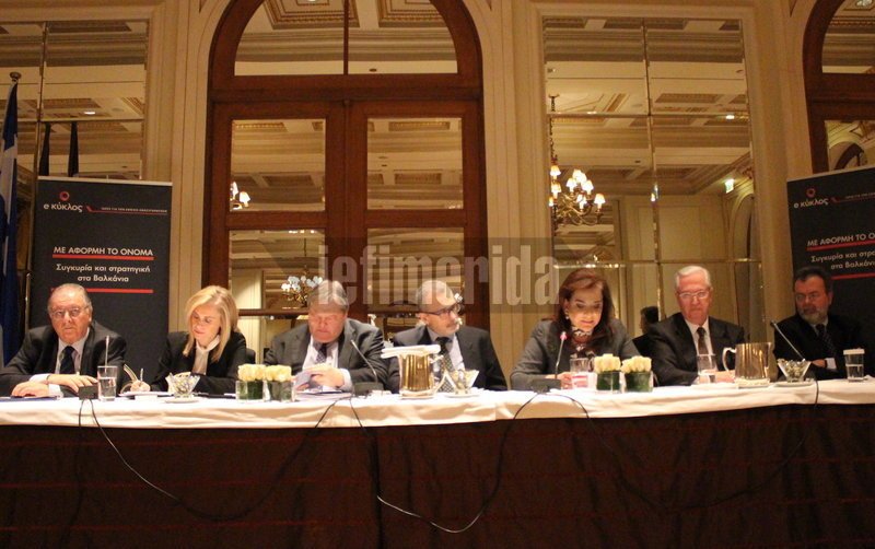 Ντόρα: Ο Τσίπρας νόμιζε ότι θα καθόνταν σαν στρουμφάκι και θα δημιουργούσε πρόβλημα στη ΝΔ με το Σκοπιανό [εικόνες] | iefimerida.gr 0