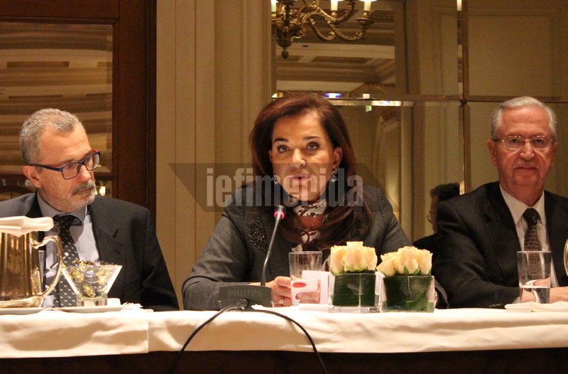 Ντόρα: Ο Τσίπρας νόμιζε ότι θα καθόνταν σαν στρουμφάκι και θα δημιουργούσε πρόβλημα στη ΝΔ με το Σκοπιανό [εικόνες] | iefimerida.gr 1