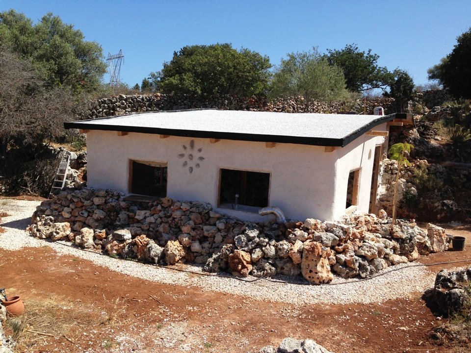 Cob: Δυο Λαρισαίοι φτιάχνουν (κανονικά) σπίτια από άχυρο και πηλό, από 1.500 ευρώ [εικόνες] | iefimerida.gr 14